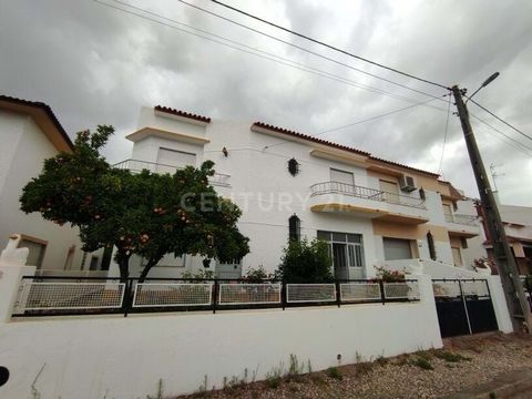 House in good condition in the heart of Alentejo, located in Alter do Chão, district of Portalegre. It consists of 2 floors: Floor 1 - Consists of garage with entrance from the outside and inside, entrance hall, WC, 2 living rooms, 2 bedrooms and kit...