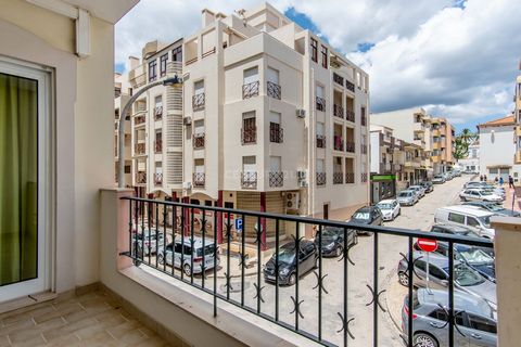 I am pleased to present this charming 2 bedroom apartment in the stunning city of Silves. Located in the center of Silves close to all amenities such as post office, supermarkets, football fields, schools, swimming pools, playground among others. Thi...