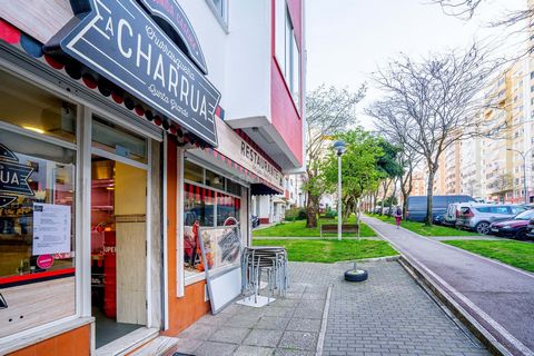 Restaurant A Charrua, a reference in catering in the Lisbon area located in the center of the urbanization of Quinta Grande in Alfragide. Privileged location by the surroundings of several office spaces, industries and the Air Force major state, comb...
