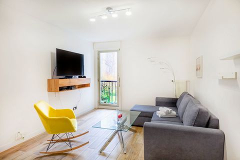 Discover this charming, completely renovated studio, ideally located in the prestigious 16th arrondissement. Designed to accommodate 2 people in optimal comfort, it consists of a beautiful, bright living space and a large bathroom. This studio offers...