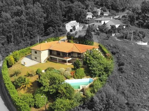 House with large areas in Gerês with pool and views over the river with This magnificent house has 600m2 of covered area on a plot of 2,100m2 of land just 3km from the River Caldo / Caniçada reservoir. tranquility. Anyone is speechless when arriving ...