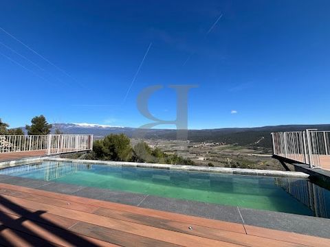 MONT VENTOUX REGION Located on the heights of a pretty bucolic village. Come and discover this beautiful R-1 villa with over 190 m² of living space. Its top-of-the-range features and wooden terrace offer 360-degree views of Mont Ventoux and the Vaucl...