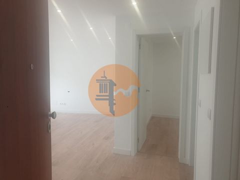 2 bedroom apartment with 2 fronts, open view, completely renovated with Living room+ Equipped kitchen and open balcony: - Oven - Plate - Exhaust fan - Accumulator Term -Washing machine - Dishwasher - Combined, all built-in Hall 2 Bedrooms 1 complete ...