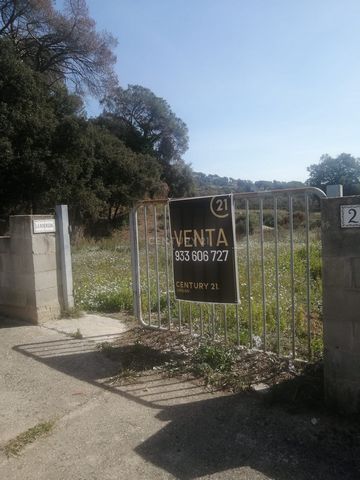 Located in the prestigious Can Barri Urbanization in Bigues i Riells, this 886m2 plot of land offers an exceptional opportunity to build the home of your dreams. The plot is located in a very well connected area, which guarantees easy access to nearb...
