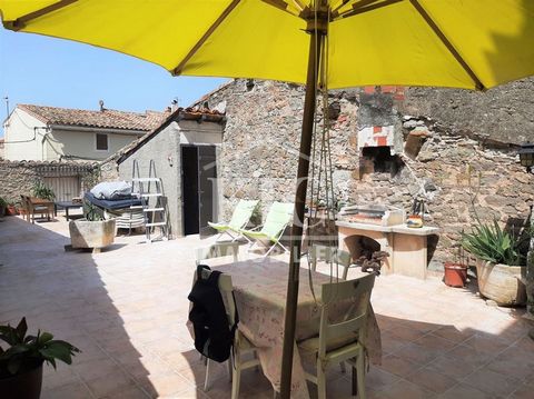 Ref 12487 AG - NEAR CARCASSONNE - Charming village house of about 145 m2 with large terrace of 90 m2 not overlooked! Beautiful and bright living room with equipped kitchen, 4 bedrooms, 1 of which is 35 m2, bathroom with shower, separate toilet. Attic...