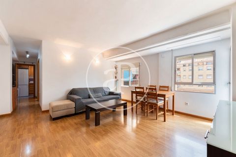 Wohnung möbliert von 56 m2 Im Großraum von Burjassot. Die Immobilie hat 2 Zimmer, 1 Badezimmer, Klimaanlage, Einbauschränke, Waschküche, Balkon und Heizung. Ref. VV2403050 Features: - Lift - Air Conditioning - Balcony