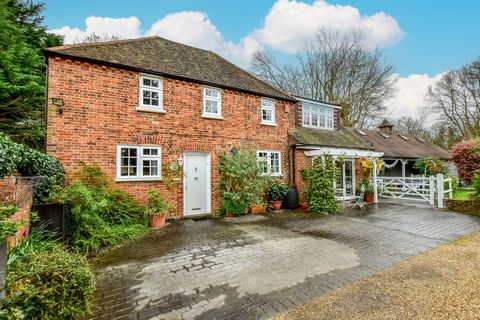 A charming detached cottage located on a private lane on a secluded plot in the village of Horton, Berkshire, which is steeped in history and boasts a strong sense of community. The property consists of four bedrooms, three reception rooms inclusive ...