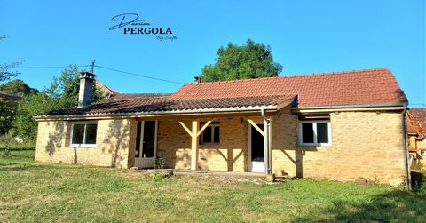 Located in the charming town of La Chapelle-Aubareil (24290), this house offers a pleasant living environment in the heart of the countryside. Its location is ideal for nature lovers, with picturesque surrounding landscapes and a peaceful atmosphere....