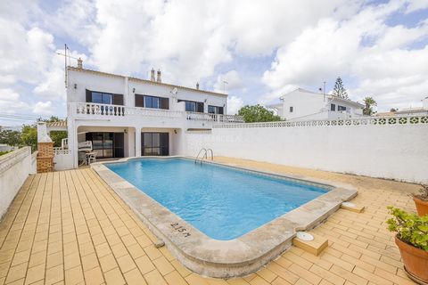 Located in Lagos. Fantastic semi-detached house for sale in the Montinhos da Luz area, in a calm and peaceful location. If you are looking for a house or an investment project in Praia da Luz, this could be your opportunity. The property consists of ...