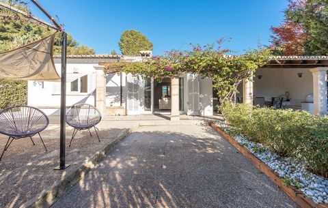 Lovely house with expansive patio area in Puerto Pollensa 3 bedroom villa in a perfect location in Puerto Pollensa The delightful villa is situated on a quiet street, just 200m from the sea. Shops, cafés, and restaurants are conveniently within a 10-...
