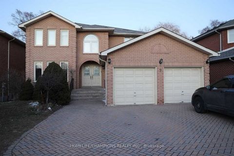 *Nearby Everything You Need* This 2-Storey Home Offers Generous Space and convenience to various amenities including the University, College, Highway, and Shopping. Featuring 4+1 Bedrooms, it's conveniently located near Ellesmere and Military Trail. ...