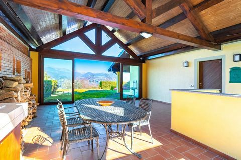 Appartement te koop in Stresa in een elegante residentie dicht bij het centrum. Het ligt achter het Villa Pallavicino Park, midden in het groen en de rust. Deze positie, die kan worden omschreven als een van de meest bijzondere in Stresa, biedt een u...