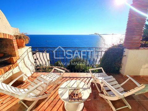 PANORAMIC SEA VIEW - CAVALAIRE COTE CALANQUES - T3 apartment of 62 m2 Carrez with sea view terrace, double garage of 33m2 and a 2nd garage modified into an independent studio. IN CAVALAIRE ON SEA COVE SIDE, in a secure residence, direct access to the...