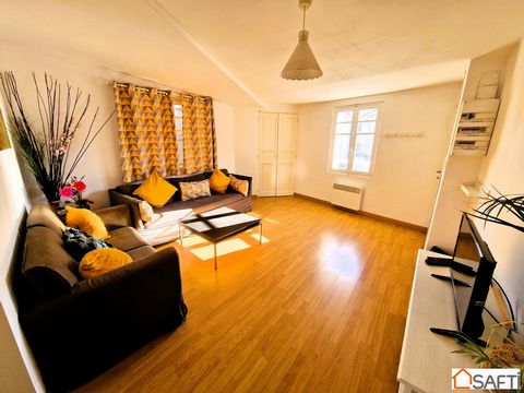 In the heart of downtown Apt, on the most beautiful square, come and discover this apartment of about 90m² completely renovated located on the 3rd floor of 3. The apartment has a very bright south-facing living room, an equipped kitchen, a dining roo...