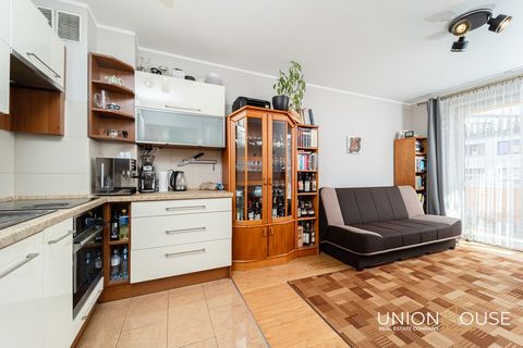 ONLY WITH US ! A 2-room apartment for sale located in a building at Wloska Street in the Podgórze Duchackie district. LOCATION: The apartment is in a great location that allows you to get to the city center very quickly (up to 20-25 minutes). 3-5 min...