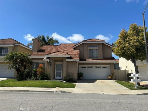 This is a great opportunity to own this amazing home with 3 bedroom 2.5 bath in a wonderful community of Rancho Niguel. The living room with vaulted ceiling, and has a cozy fireplace. The kitchen features granite countertops, and completely upgraded,...