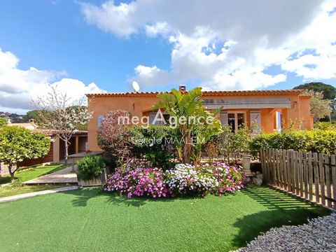 Come and discover this house nestled in a calm and peaceful environment, ideally located just 2km from La Nartelle beach, 3km from the city center and its amenities, cycle paths. With a surface area of ??95m², on wooded grounds of 532m² with above-gr...