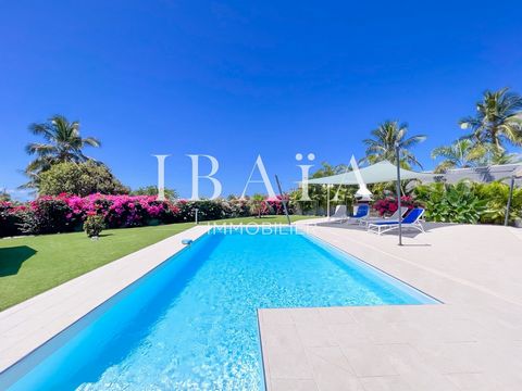 IBAÏA IMMOBILIER is delighted to present this rare pearl on the Saint-François real estate market.   Just a 10-minute walk from the beach, this villa in very good condition, with a swimming pool, offers an unobstructed view as well as a view of the s...