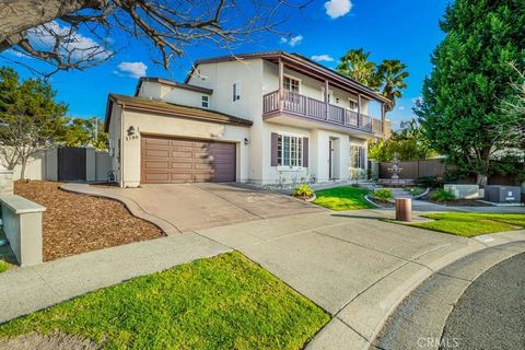 Located in the coveted neighborhood of The Woods at Eastlake, this sprawling home boasts many amenities and finishes! With over 4,500 sq feet of living space, there is plenty of room for entertaining or lounging in one of the expansive family or dini...