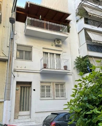 For Sale: Building in Vryoni, Piraeus Location: Vryoni, Piraeus, Greece Building Features: Area: 185 sq.m. Bedrooms: 3 Bathrooms: 3 Floors: Ground, 1st, 2nd Condition: Renovated in 2024 Year of Construction: 1969 Energy Class: Η Plot Size: 85 sq.m. F...
