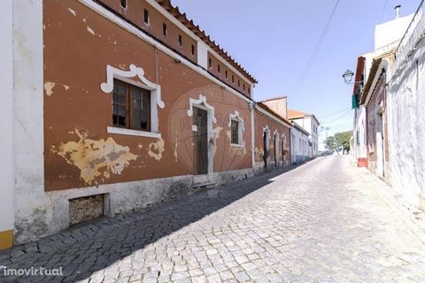 Villa de 4 chambres avec cour arrière + 2 chambres + annexe à vendre à Monforte. Monforte est un village de l’Alentejo situé à côté de l’IP2, à 20 minutes de la ville d’Estremoz et de Portalegre et à 35 minutes d’Elvas et de Badajoz. La maison a beso...