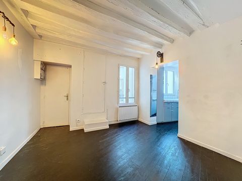 We invite you to come and discover this charming 2-room apartment, in a quiet courtyard, in good condition, come and enjoy your future cocoon. Close to the Enfants Rouges market, the rue de Bretagne and its shops and restaurants. Let yourself be sedu...