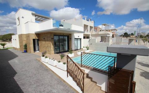 Villa in San Miguel de Salinas, Alicante They have 3 bedrooms and 3 bathrooms, kitchen, garden and pool, plot between 425m2 and 710m2. Located in one of the areas with the best views, the most beautiful, green and quiet in San Miguel de Salinas. Just...