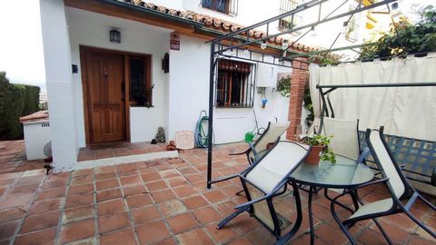 Welcome to your new home in Alhaurín de la Torre! This semi-detached house, surrounded by nature and far from traffic noise, is located in one of the best urbanizations in the area. Despite being a short distance from the town, its location will allo...