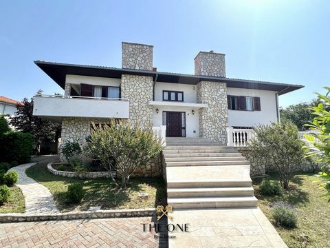 Beautiful colonial villa is spread over 1300m2 of land and is located in Kraljevica. This impressive property offers an exceptional combination of elegance, comfort and spaciousness. The villa has an elevated entrance that leads to the first floor, w...