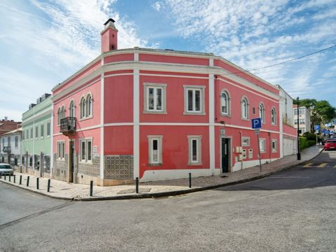 1 bedroom duplex flat with large terrace in the heart of Cascais. Rented unfurnished. This flat, with excellent quality and good taste, is on the ground floor of a small and traditional building fully rebuilt in 2019 - old façade and interiors with c...