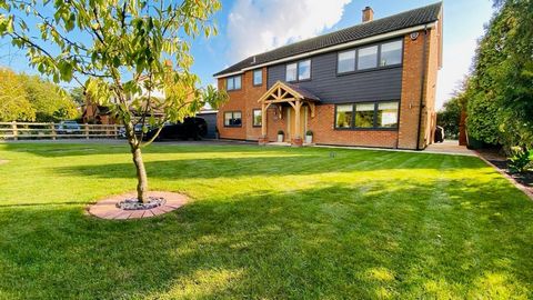 Welcome to High View House, this exquisite 5-bedroom house situated in the idyllic village of Yelling. Nestled in the heart of High Street, this stunning home offers the perfect blend of rural charm and contemporary living. Completely refurbished thr...