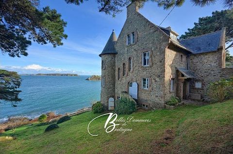 Eine privilegierte Lage für diese perrosianische Villa mit Blick auf das Meer, die ein außergewöhnliches Panorama auf die Pointe du Château und den Archipel der sieben Inseln bietet. Die Zimmer mit Blick auf den Strand sind lichtdurchflutet und biete...