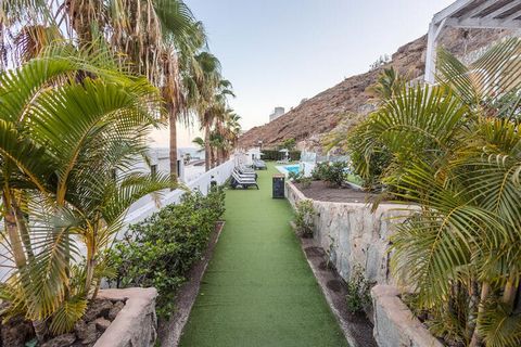 Cet appartement moderne à Porto Rico offre une retraite tranquille réservée aux adultes avec une chambre confortable, un salon spacieux et une terrasse privée avec une vue imprenable sur le paysage rocheux. Idéal pour les couples ou les amis, la prop...