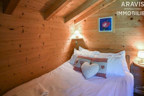 Dit charmante chalet van 100 m² biedt comfortabel plaats aan maximaal 8 personen met 4 gezellige slaapkamers en 2 badkamers. Het chalet biedt voldoende opbergruimte voor ski's en uitrusting, met een grote garage voor uw gemak. Lakens, handdoeken en d...