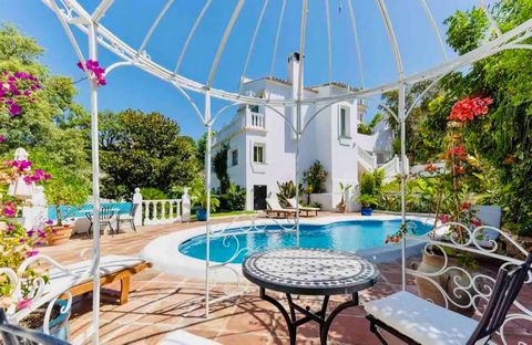 Located in El Rosario. This stunning villa in El Rosario, Málaga, perfectly blends elegance and comfort, offering everything needed to enjoy the Mediterranean lifestyle at its finest. Location and Orientation: Nestled in one of Málaga's most exc...