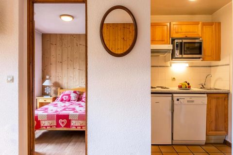 La propriété, avec son cadre paisible et pittoresque, est idéale pour les petites familles ou les groupes, offrant une maison de vacances confortable pour 4 à 6 personnes. L'appartement comprend une chambre double, un coin nuit séparé avec lits super...