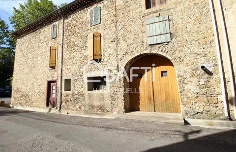 Au cœur d'un village au calme ( Rouvenac à 10 minutes de Espéraza),je vous présente cette maison en pierre année 1784 à restaurer de 113m² habitables avec des combles aménageables et un garage de 86 m² qui offre un accès sur deux côtés. * Possibilité...