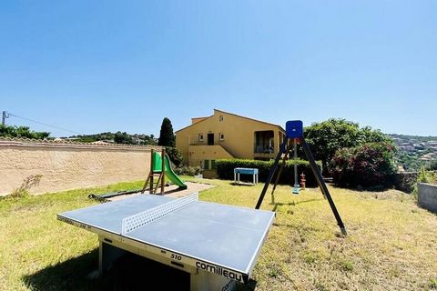 De residentie Marie Diane is een gemeubileerde accommodatie in Propriano in Zuid-Corsica. De talrijke faciliteiten, zoals het zwembad en de speeltuin voor kinderen, maken het een ideale plek voor familie- of romantische vakanties. Deze mooie duplex m...