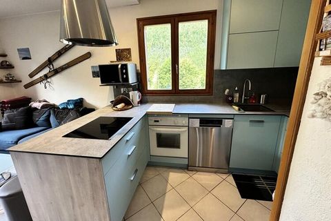 Ce charmant appartement duplex de 45 m², situé dans une copropriété au calme, est idéal pour les familles recherchant un refuge confortable en montagne. L'appartement dispose de deux chambres spacieuses, chacune équipée de lits jumeaux (80x200), et d...