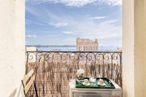 Godetevi una pausa soleggiata nel cuore della città. due in questo monolocale luminoso e riservato. 3 stelle, 32 m² à Bandol, con vista mozzafiato sul Mar Mediterraneo. Situato nel cuore di Bandol e nel cuore di Bandol. a pochi minuti dalla spiaggia ...