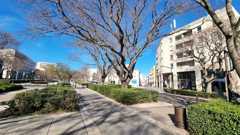 Votre agence A Coté Immobilier vous propose à l'achat ce spacieux appartement de 101m2 en très bon état, situé sur l'avenue Jean-Jaurès, au 2ème étage avec ascenseur d'un immeuble construit en 1996. L'appartement est composé d'un beau salon/séjour, d...