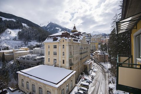 Dieses schöne Apartment mit zwei Schlafzimmern bietet 50 m² komfortable Wohnfläche und bietet Platz für bis zu 4 Gäste. Beide Schlafzimmer sind mit Doppelbetten ausgestattet, ideal für Paare oder kleine Familien. Das Apartment verfügt über ein Badezi...