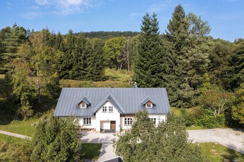 De villa in Mladé Buky heeft 5 slaapkamers en is geschikt voor 11 personen. Accommodatie van 300 m² smaakvol ingericht en is modern, Het heeft een tuin. De woning is gelegen op 5 km supermarkt 