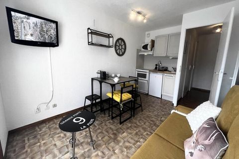 Cet appartement offre un refuge confortable pouvant accueillir jusqu'à 4 personnes, situé dans une charmante résidence à seulement 500 mètres des remontées mécaniques et à 200 mètres des commerces de proximité. Situé au premier étage d'un immeuble av...