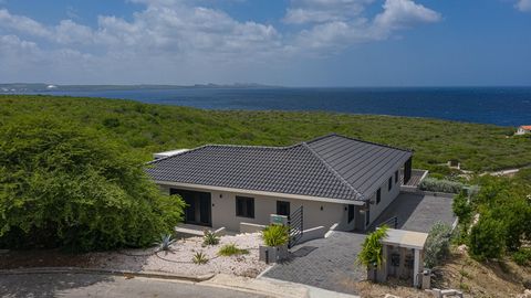 Villa 1211 ist eine wunderbar moderne karibische Villa mit Panoramablick auf das Meer und viel Privatsphäre Das Leben zu genießen, das ist das Wichtigste beim Aufenthalt in der Villa 'Sea You Soon'. Mit viel Geschmack und Sinn für Stil wurde diese Vi...