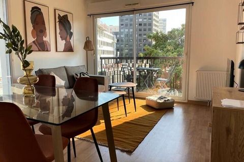 Prachtig appartement van 56 vierkante meter gelegen in à Nantes. ArrayIt is perfect voor een toeristisch verblijf en is geschikt voor maximaal 2 personen. 4 personen. In de buurt zijn diverse winkels gevestigd. dichtbij. Ik kijk ernaar uit u te verwe...