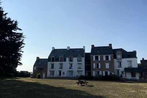 Second district of a friendly village, the Port du Crouesty Village residence distributes its traditional Breton facades just a few steps from the port as well as the ocean, on the Rhuys peninsula, between the Gulf of Morbihan and the bay from Quiber...