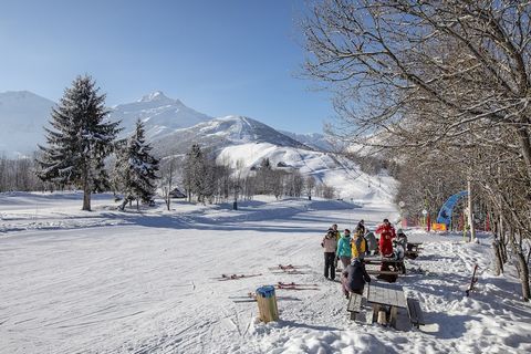 Diese studio in Doucy mit hat eine Kapazität für 3 personen. Unterkunft Unterkunft hat 23 m² befindet sichgemütlich und sonnige, Die Unterkunft befindet sich in der Nähe von direkt am skigebiet, mit Blick auf die Berge. Die Unterkunft befindet sich 1...