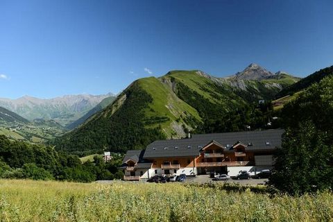 Die Résidence Odalys Les Bergers*** liegt im Herzen von Saint Sorlin d'Arves gegenüber den berühmten Aiguilles d'Arves und profitiert von einer idealen Lage in der Nähe von Geschäften (Restaurants, Bars, Boutiquen). Die Residenz bietet Ihnen ein behe...