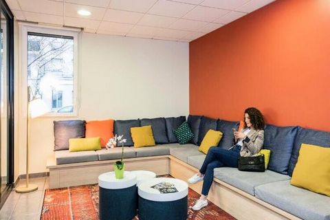 Gelegen aan de rand van de hoofdstad en op minder dan 20 minuten van La Défense, biedt het Aparthotel Adagio access Paris Asnières*** 135 volledig gemeubileerde appartementen met volledig uitgeruste keukens om u optimaal comfort te garanderen. Elke o...